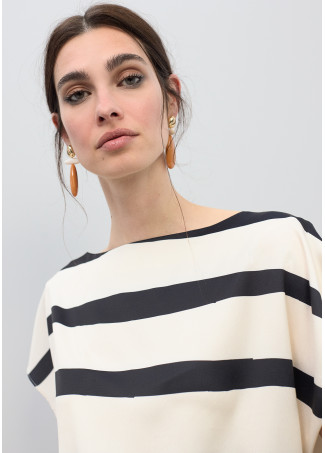 Blusa de cetim listrada