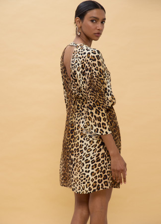 Vestido Curto de Mangas Largas Estampa Animal