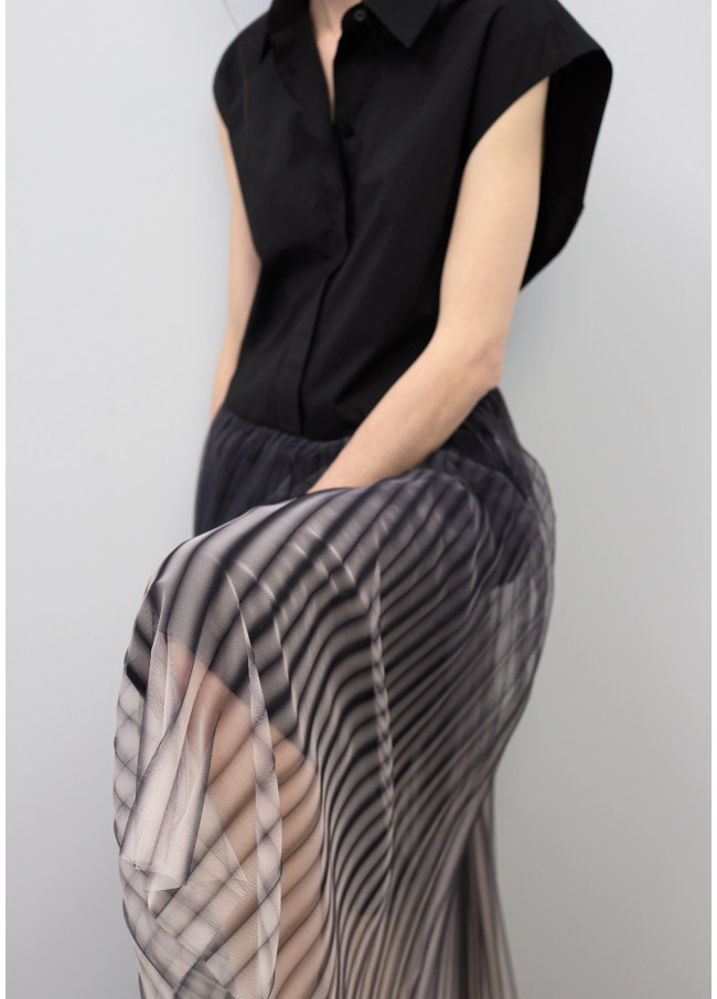 Vestido con falda de tul plisada