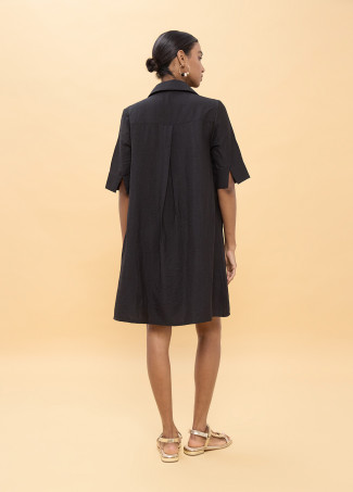 Robe courte avec détails de palmiers ton sur ton