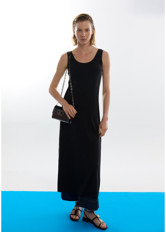 Schwarzes Sportkleid mit Seitenstreifen