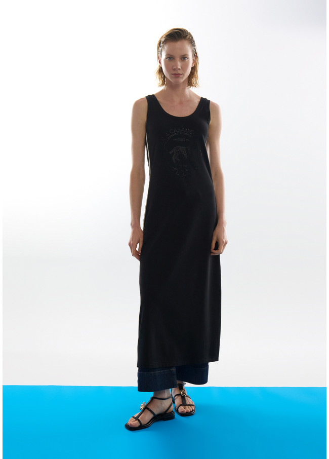 Vestido esportivo preto com faixas laterais