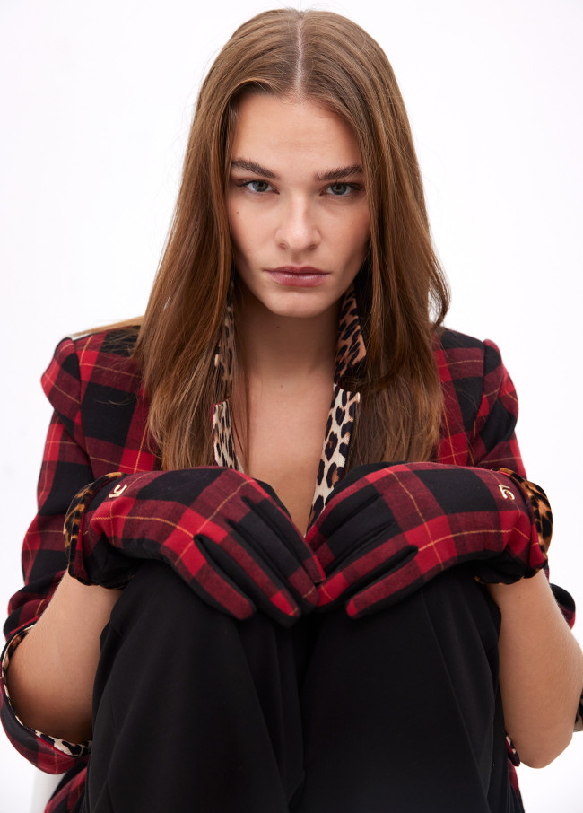 Kombinierte Tartan- und Leopardenhandschuhe