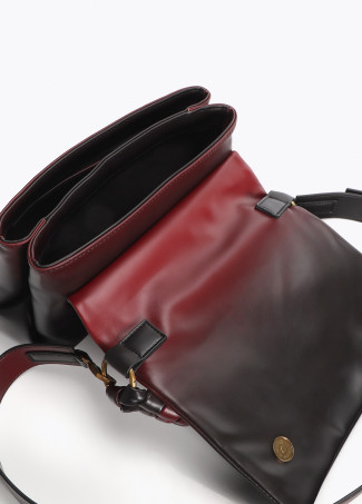 Sac à bandoulière avec rabat et anse nouée. Logo LC léopard