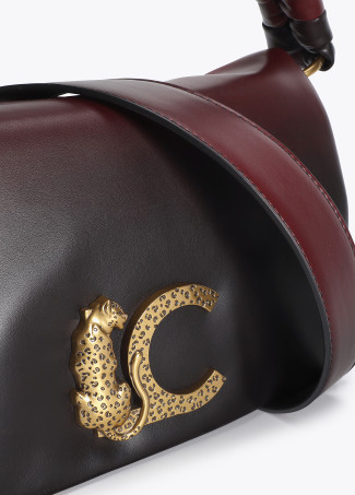 Sac à bandoulière avec rabat et anse nouée. Logo LC léopard