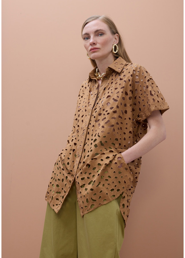 Chemise droite perforée brodée