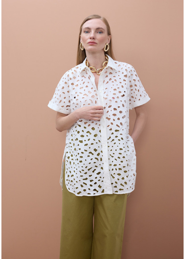 Camicia dritta con ricamo traforato