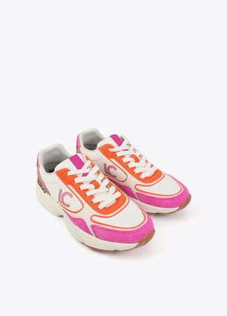 Deportiva con suela tipo running con tejidos combinados