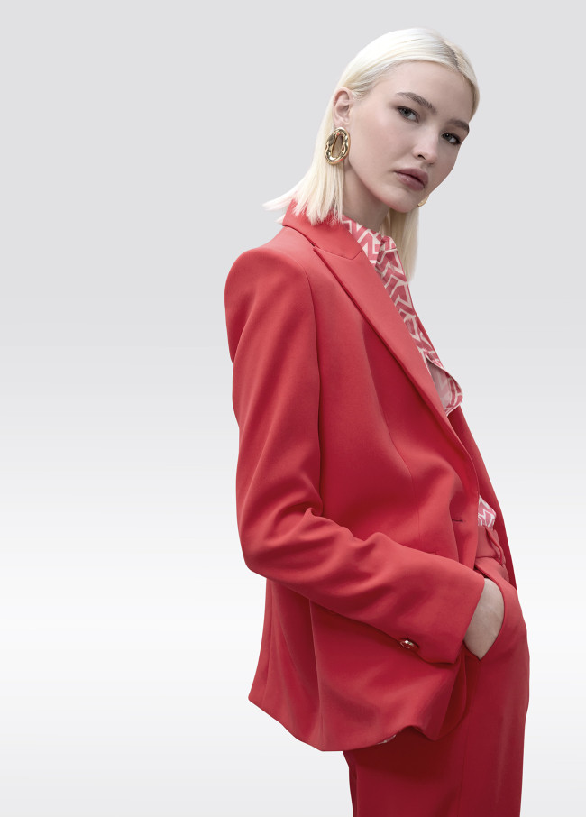 Fitted Straight Blazer