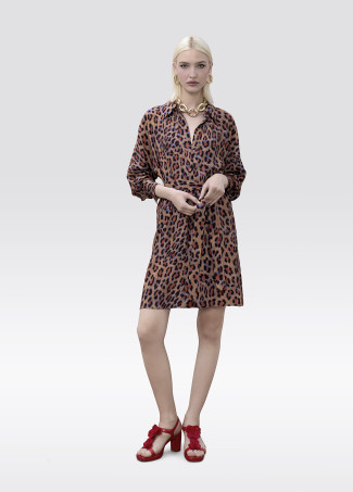 Vestido camisero corto estampado animal