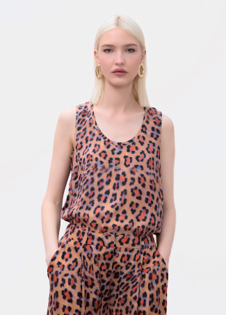 Top cuello redondo estampado animal