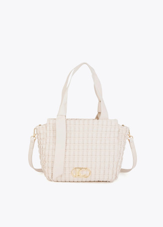 Bolso material trenzado detalle metálico en lazo