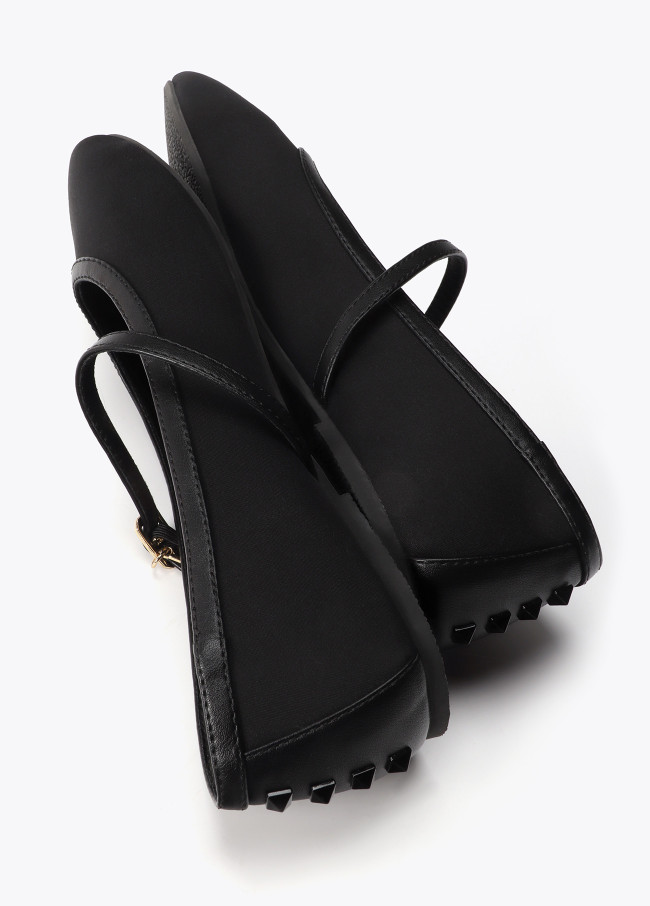 Bailarina de neoprene com tachas