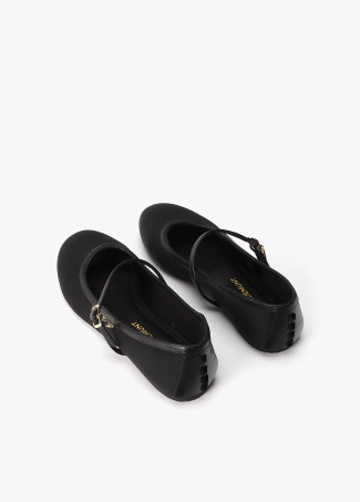 Bailarina de neoprene com tachas