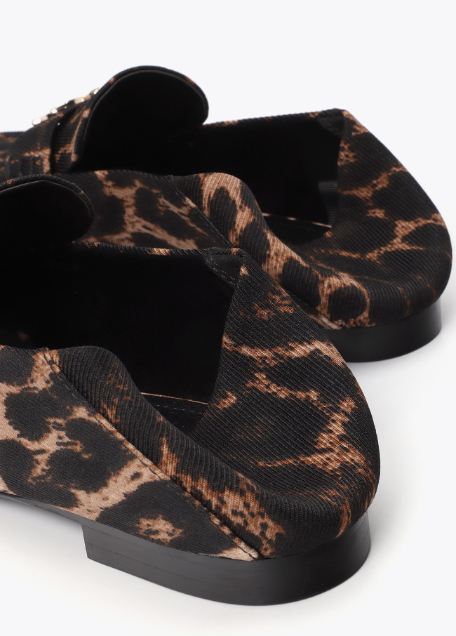 Mocasin animal print