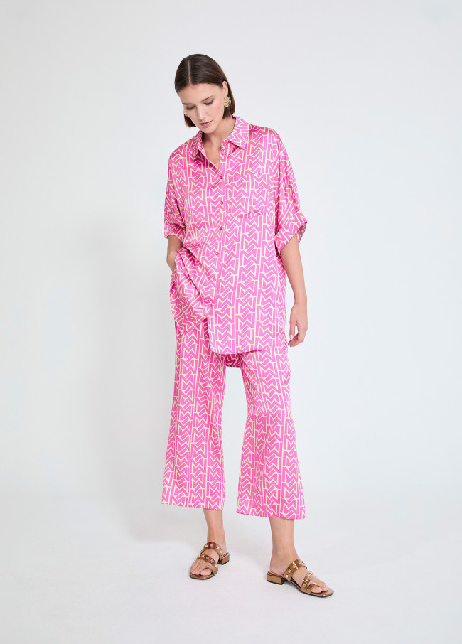 Camicia satinata con tasca logo