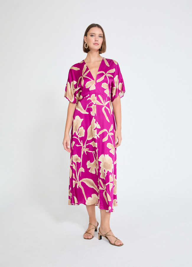 Vestido estampado con escote pico