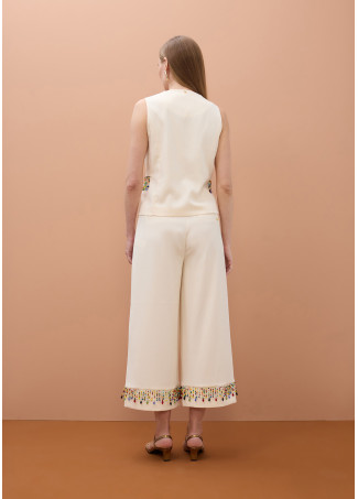 Calça cropped com pedras multicoloridas