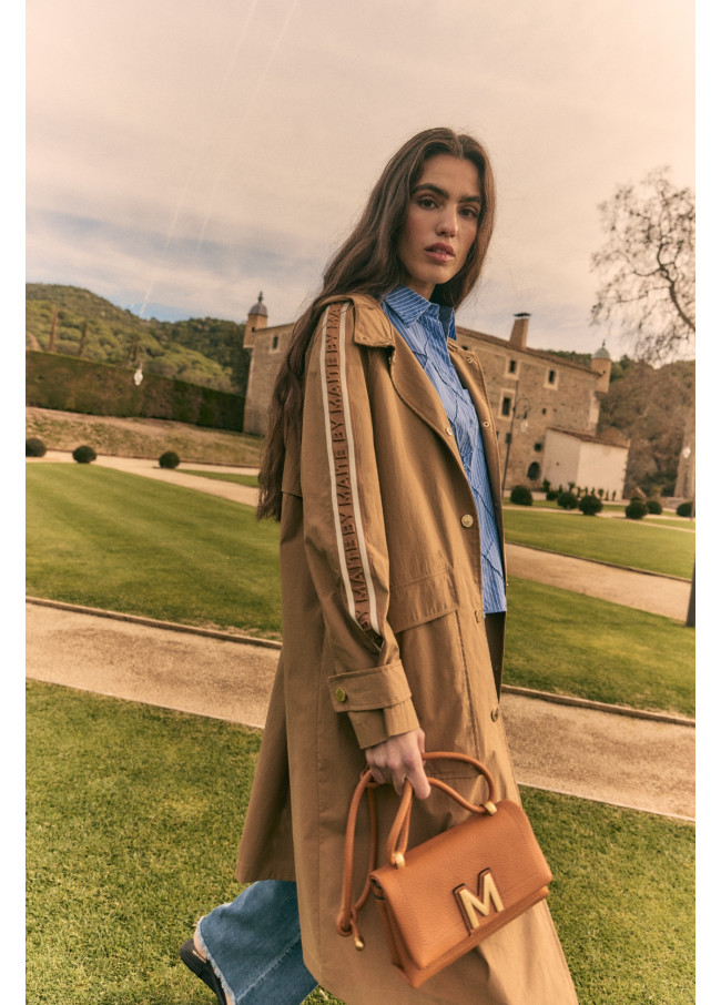 Trench oversize detalle cintas personalizadas