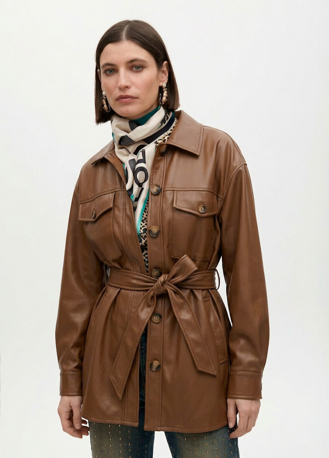 Veste longue avec détail de poche et ceinture...