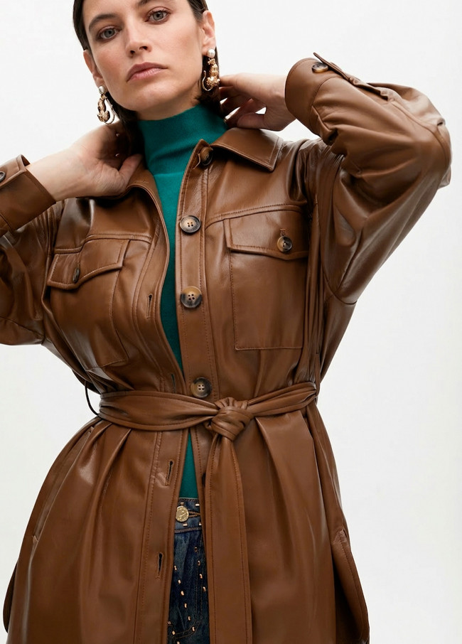 Veste longue avec détail de poche et ceinture...