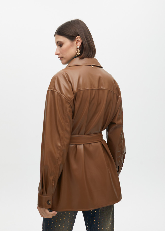 Veste longue avec détail de poche et ceinture...