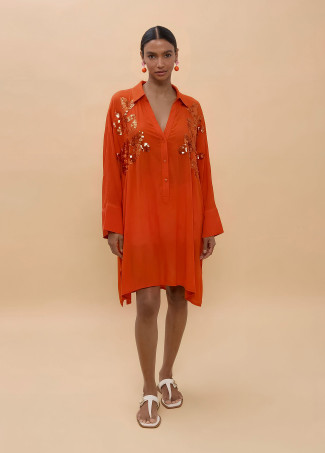 Camisa oversized com detalhes em tom