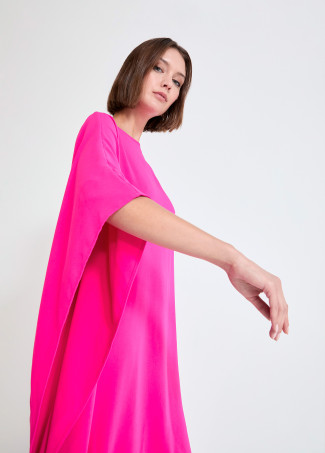 Vestido corto manga asimétrica