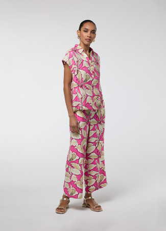 Camiseta crucero manga corta flor rosa