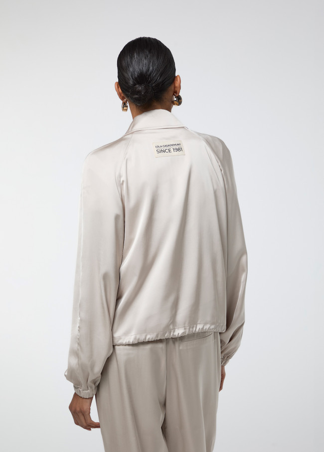 Sandfarbene Satin-Bomberjacke