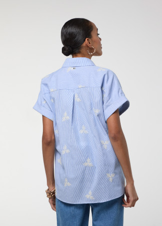 Camicia a Righe Celeste a Maniche Corte con Fiori Ricamati
