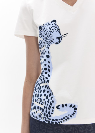 T-shirt con scollo a V con spacchi laterali e grafica laterale: leopardo 'be wild'