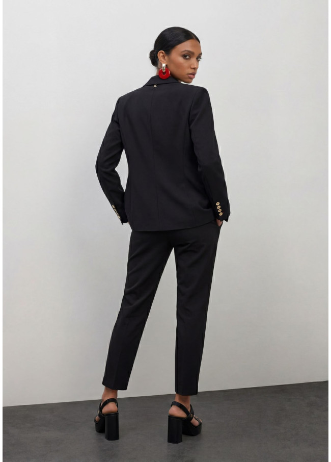 Blazer aderente con tasche a risvolto