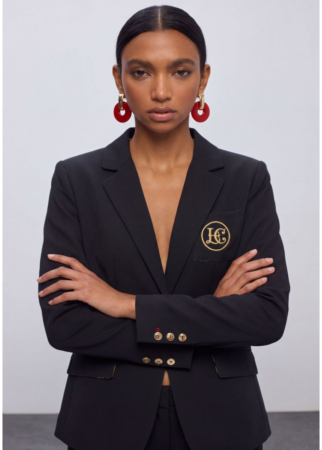 Americana negra con logo bordado