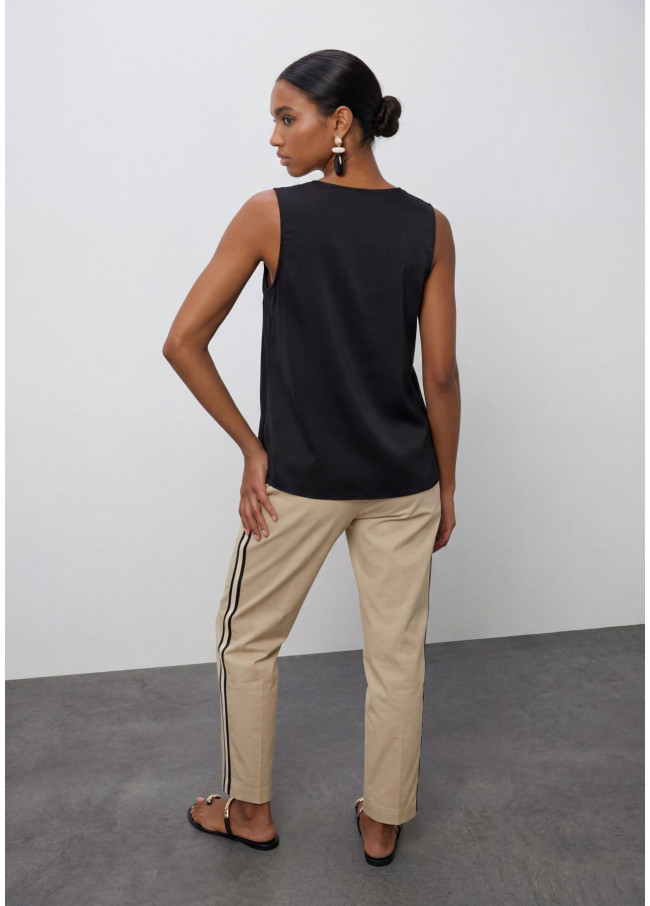 Pantalon droit avec bandes latérales rayées