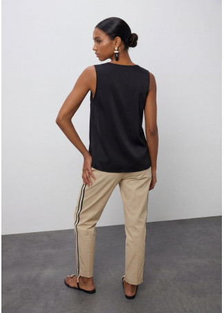 Pantalon droit avec bandes latérales rayées