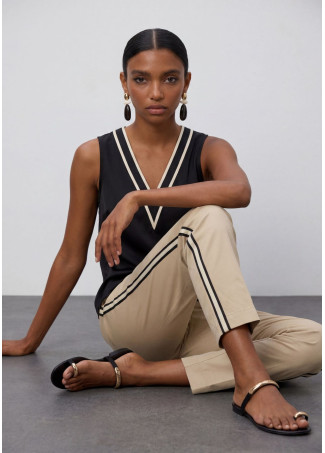 Pantalon droit avec bandes latérales rayées