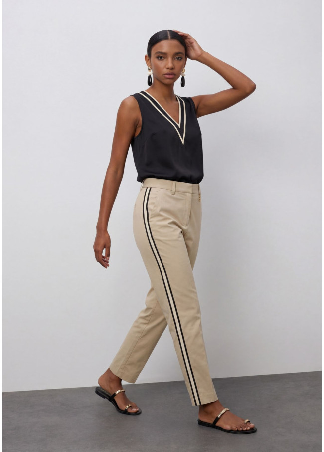 Pantalon droit avec bandes latérales rayées