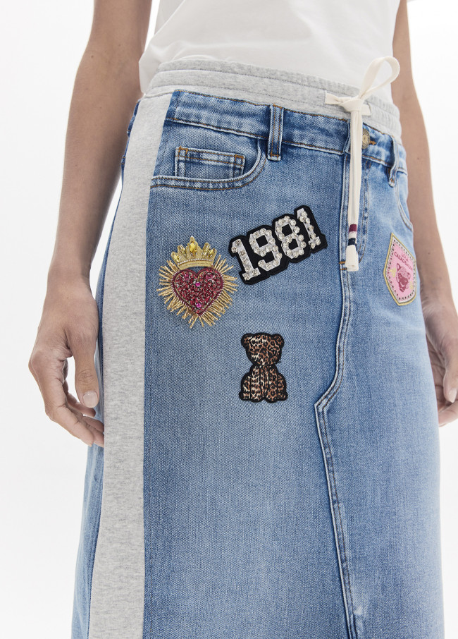 Falda denim con parches