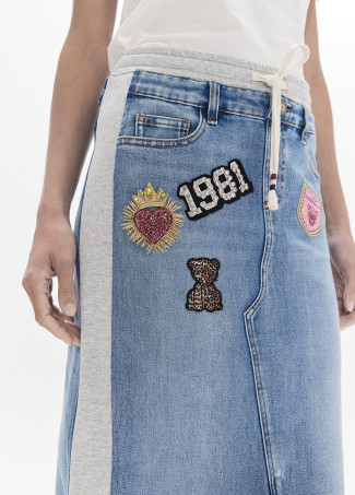 Falda denim con parches