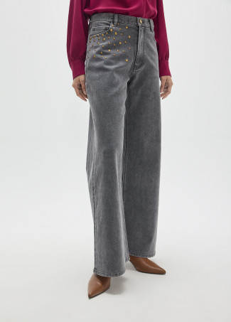 Jeans Fit Carrot con Dettagli Borchie