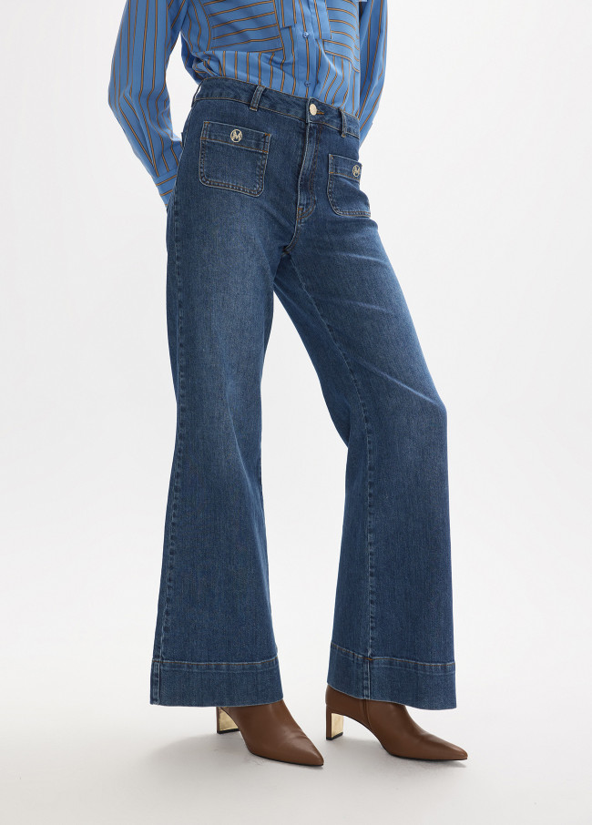Jeans fit recto con bolsillos delanteros