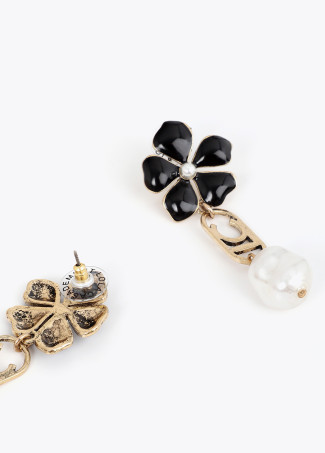 Boucles d'oreilles longues fleur, logo ovale et perle