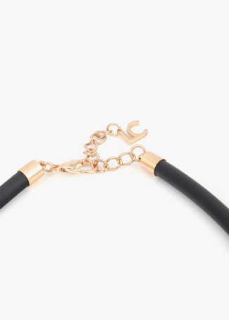 Short Rubber Necklace with Leopard Head Medallion