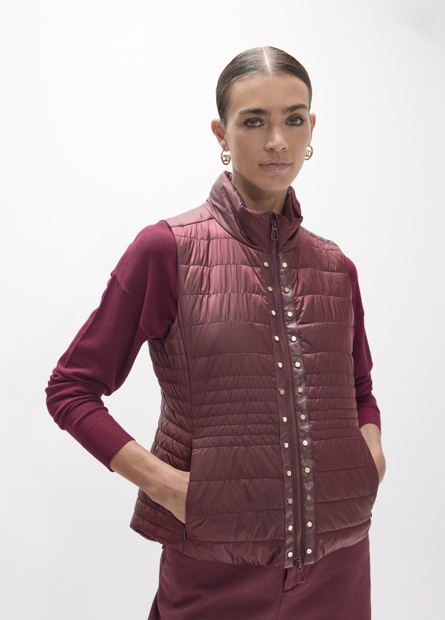 Colete Curto Acolchoado em Nylon com Tachas