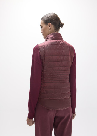 Colete Curto Acolchoado em Nylon com Tachas