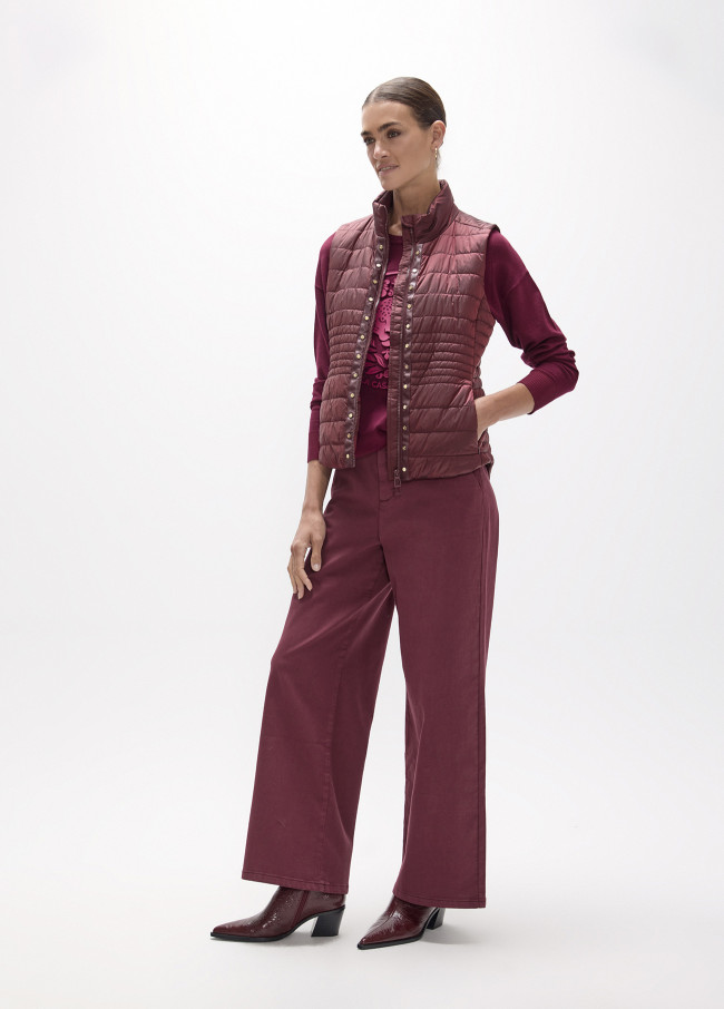 Colete Curto Acolchoado em Nylon com Tachas