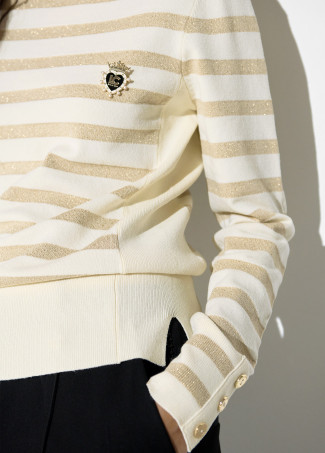Gestreifter Lurex-Pullover mit Pin