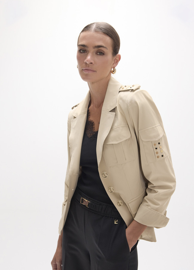 Veste courte avec poches plaquées en taffetas technique