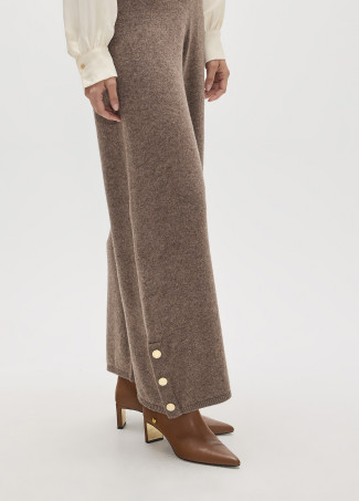 Calça de Tricô com Botões Laterais